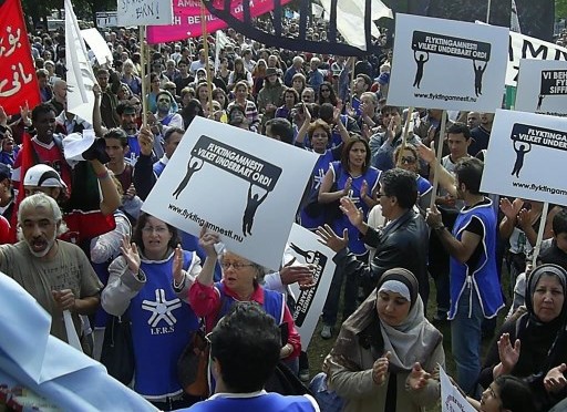 در هر شهر و کمپی که هستید برای ۲۰ آوریل به استکهلم بیایید. ۲۰ آوریل روز اعتراض عمومی به طرح اخراج پناهجویانِ بدون مدرک در سوئد است.